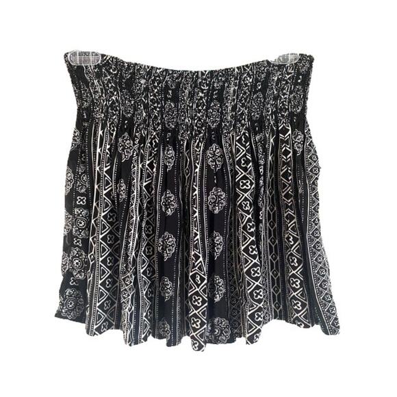 Boho Mini Skirt - Black White Patterned Smocked Waist Summer Casual - Picture 2 of 8